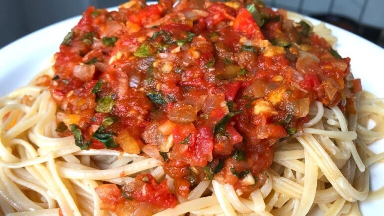 Pasta con tomate y albahaca receta italiana